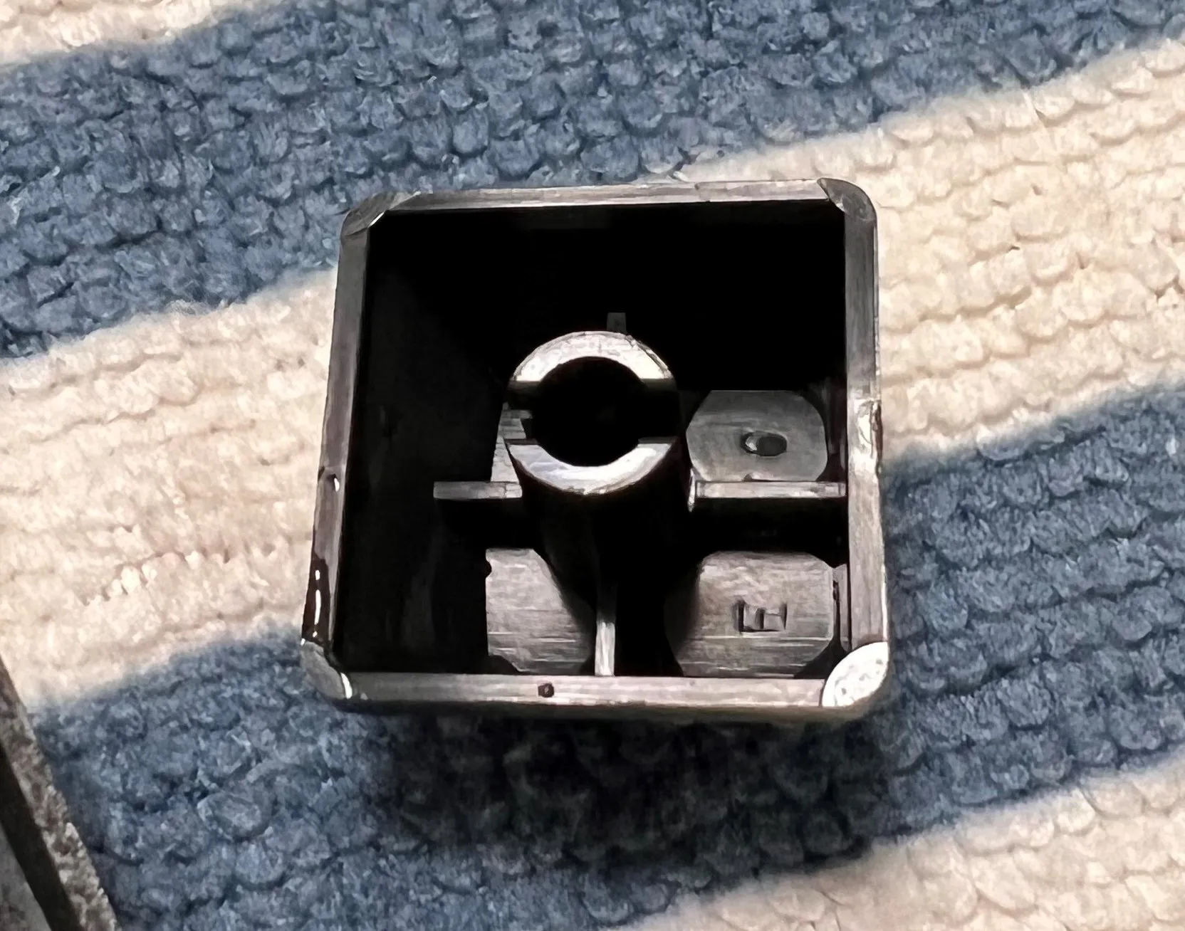 キートップ中央筒の中の水分が抜けにくいので、抜いておくと良い